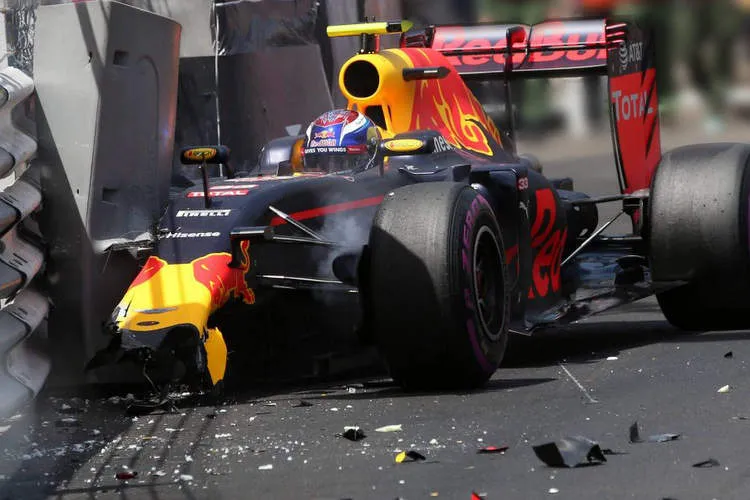 verstappen qualifying crash monaco formula 1 grand prix 2016 1040x668
