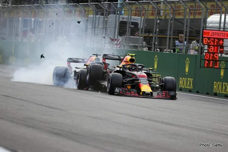 verstappen ricciardo crash baku 18 2022