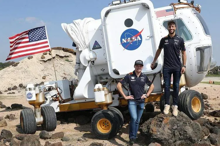 verstappen ricciardo nasa 004