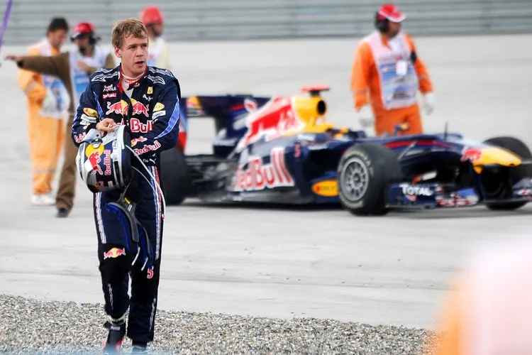vettel crash 2010 turkishgp