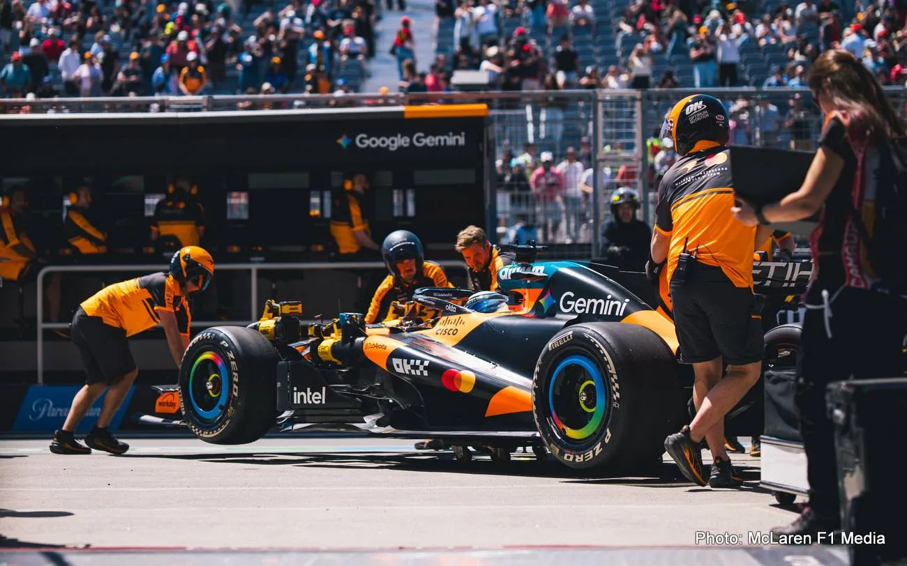 mclaren pits piastri norris