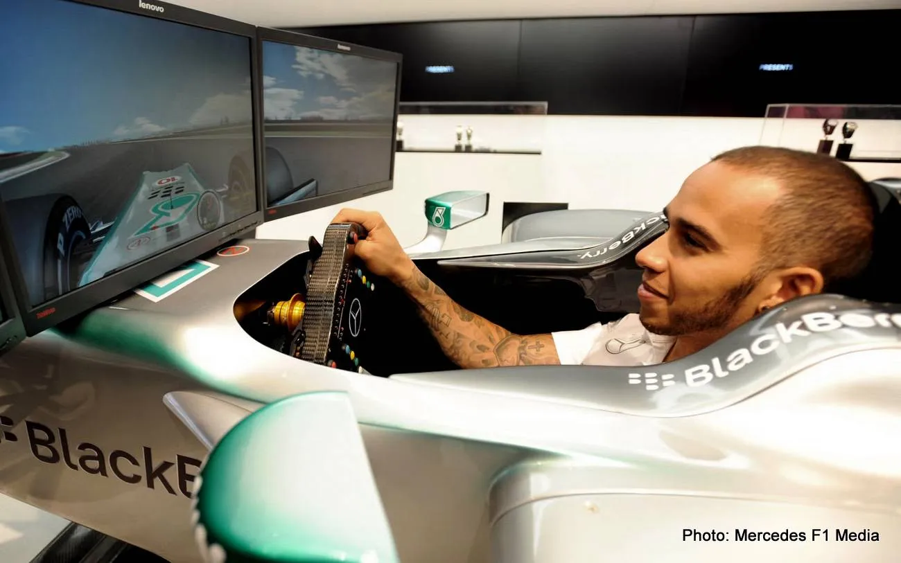 hamilton simulator mercedes f1