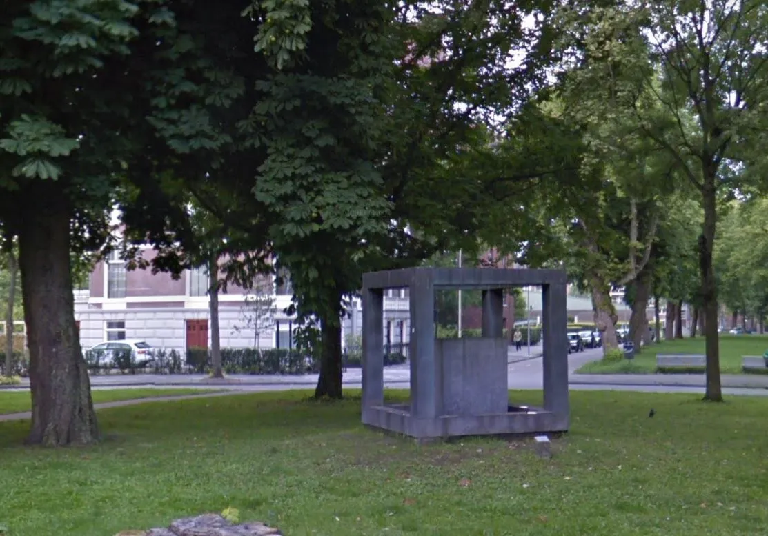 anti kernwapenmonument op het emmaplein