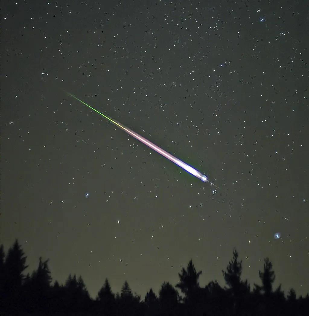 leonid meteor cc by 30 wikimedia navicore