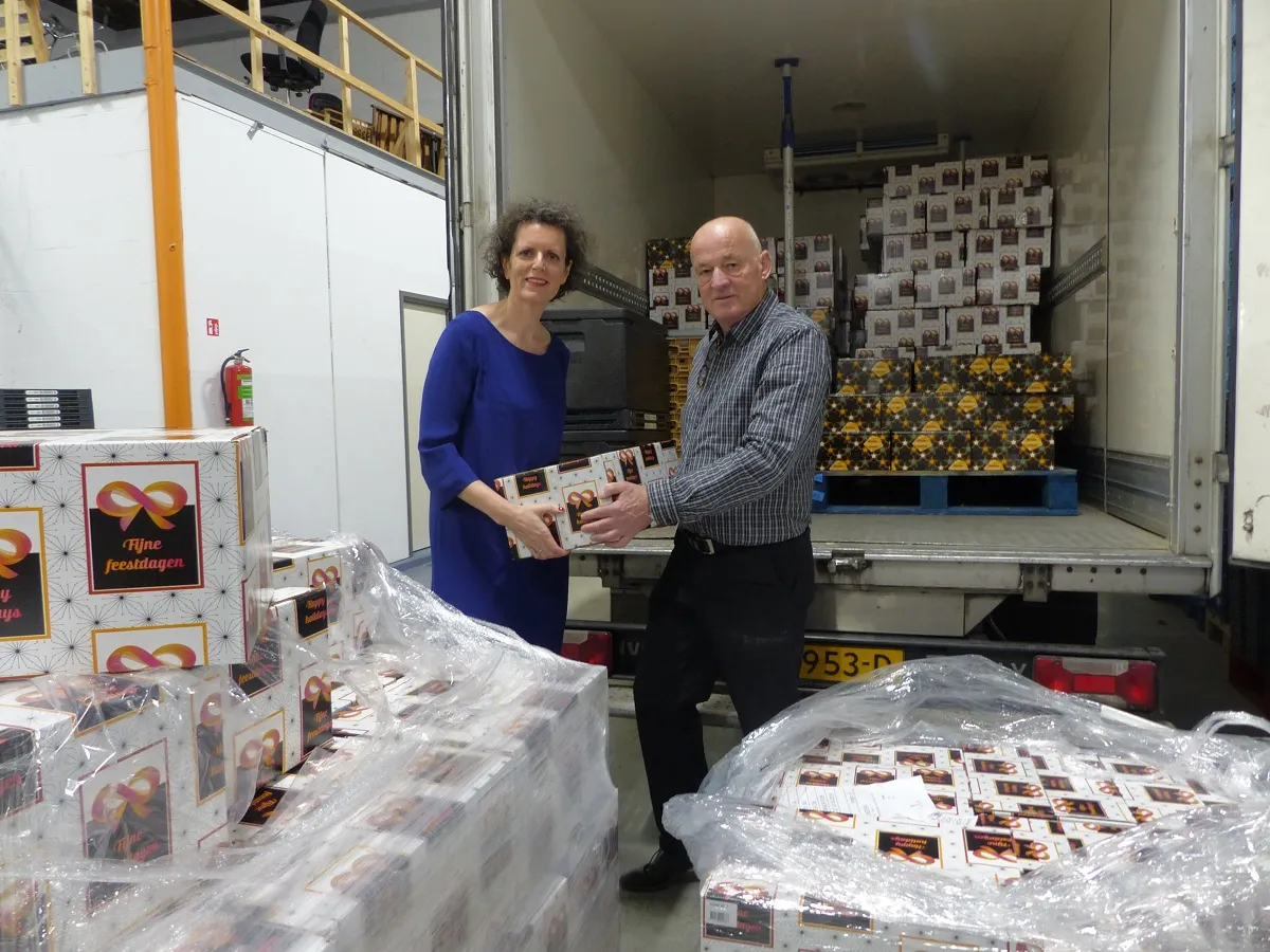 zinn doneert kerstpakketten voedselbank