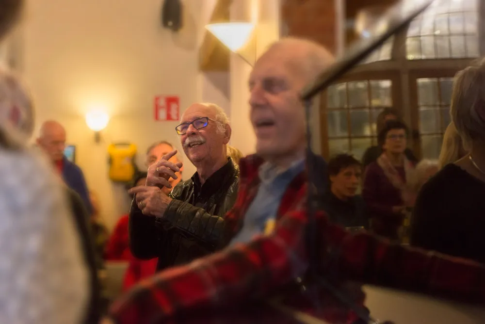 meezingcaf bij vrijdag door kim haaxma