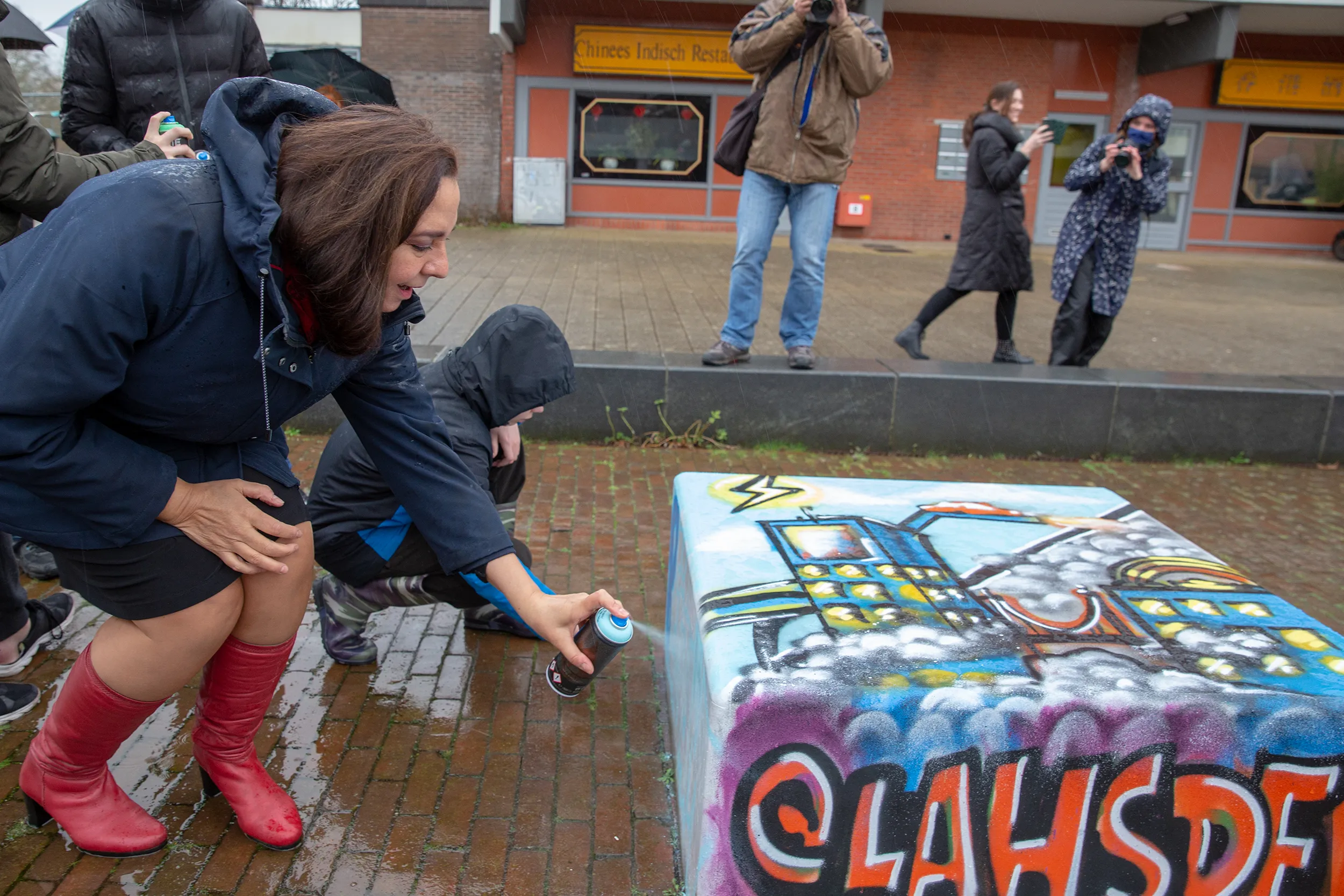 04 02 2022 openings ceremonie in beijum door wethouder isabelle diks henk tammens 2