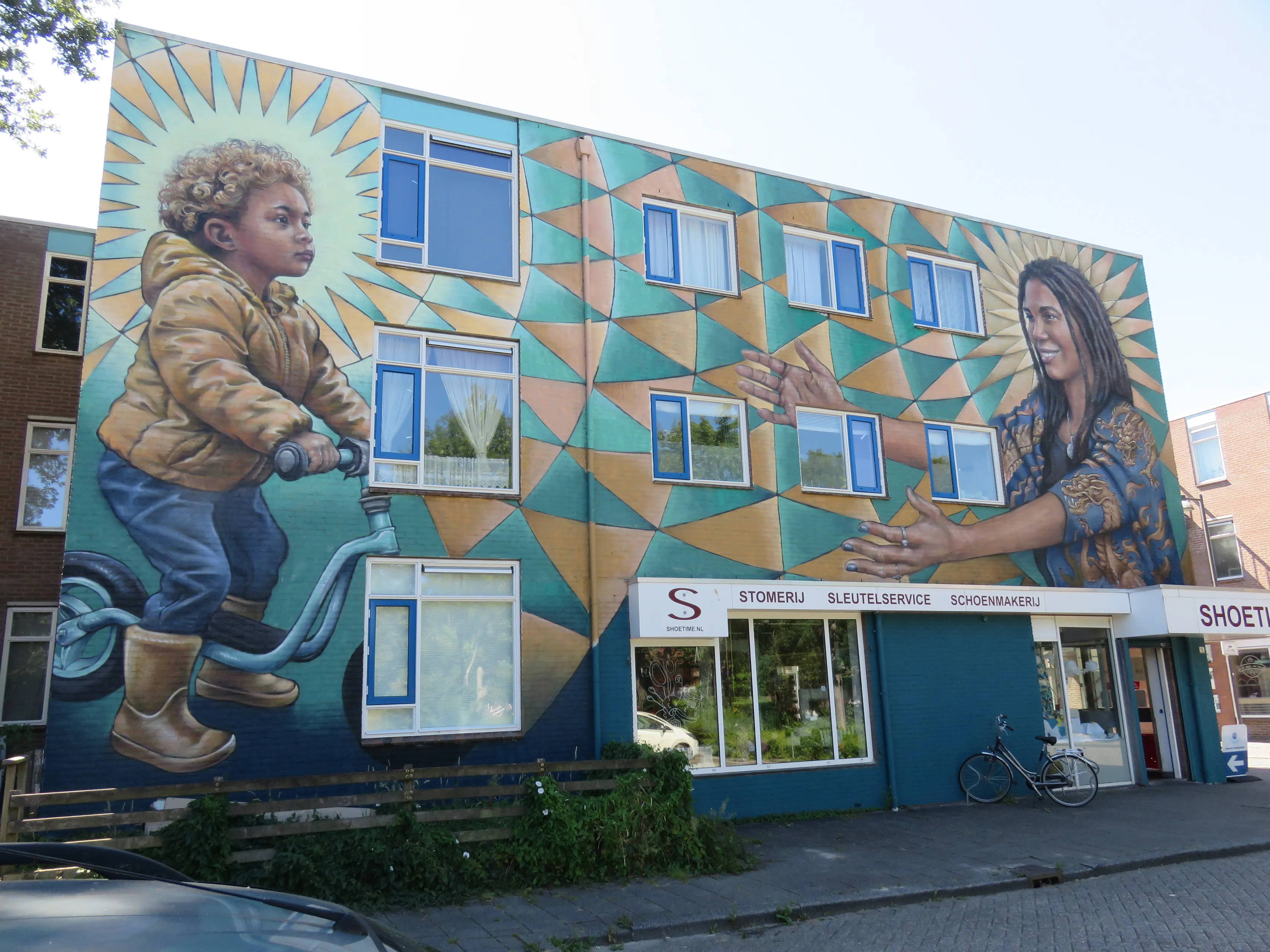 10 muurschildering moeder en kind michel velt foto dettie veltman