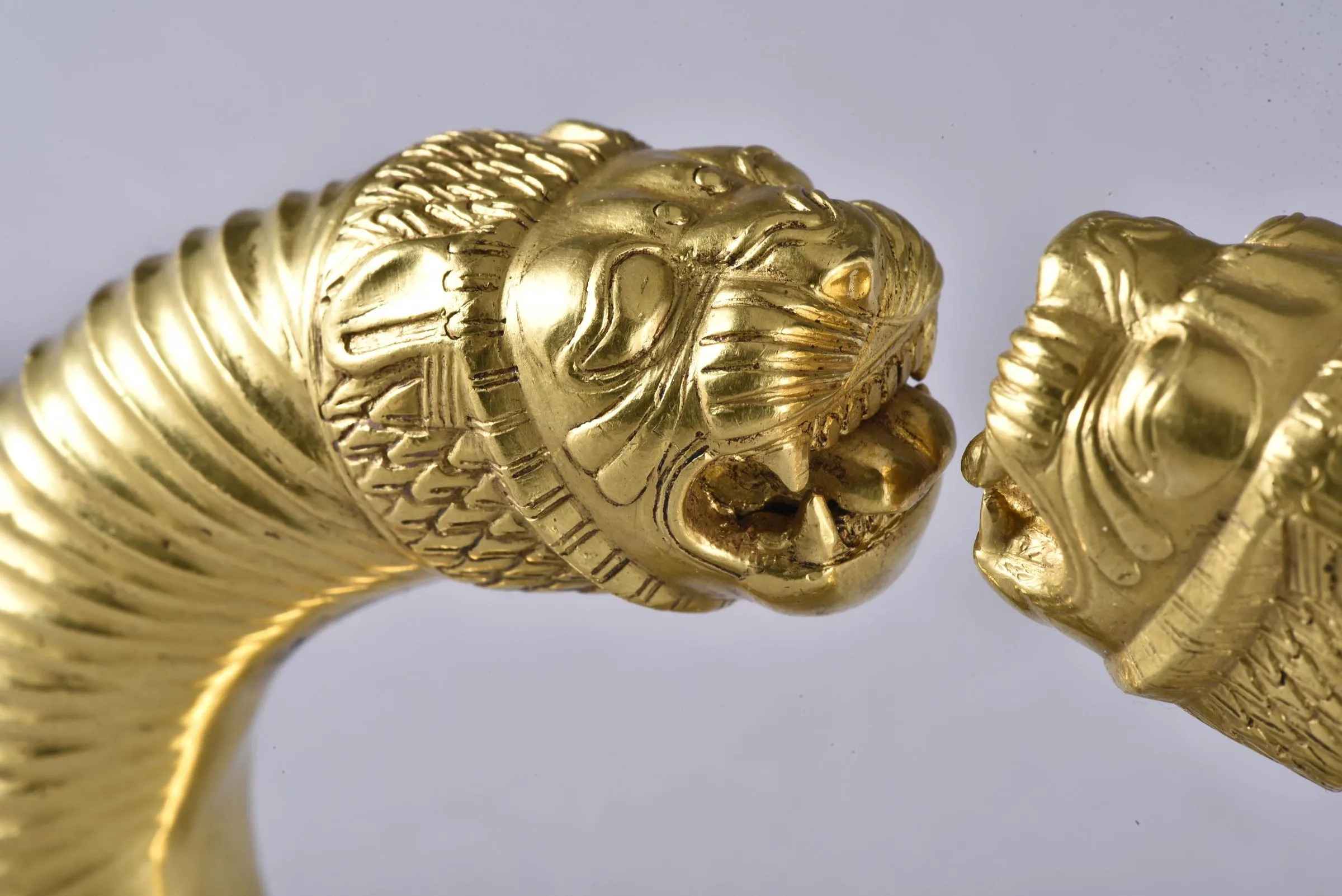 10 oktober gouden armband 530 333 vchr hamedan detail fotos neda hossein tehrani nima mohammadi fakoorzadeh