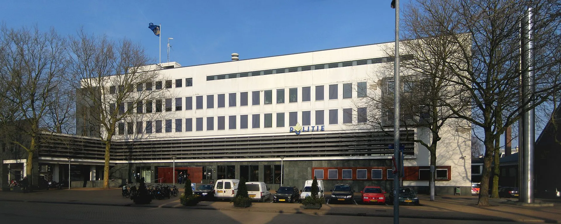 110217 rademarkt 12 hoofdbureau politie groningen nl cc by sa 30 wutsje