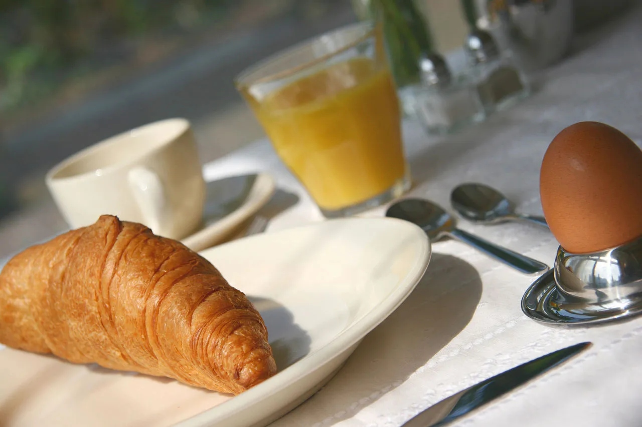 1280px breakfast2 ontbijt cc by sa 30 wikipedia commons kklerks