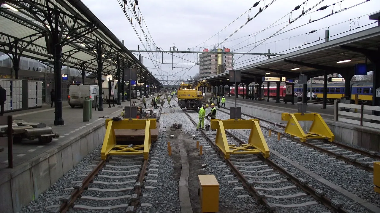 1280px groningen station werkzaamheden cc by sa 30 smileytoerist