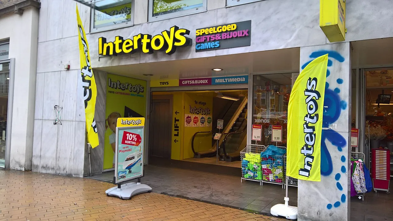 1280px intertoys vismarkt groningen 2017 cc by sa 40 donald trung