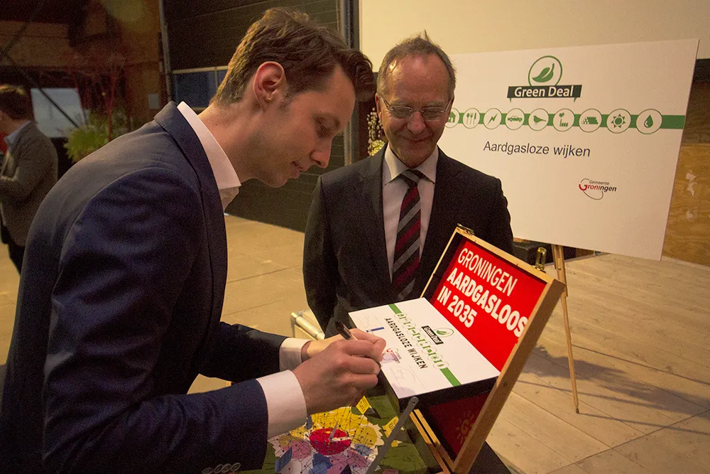 13 02 2016 bezoek minister kamp groningen entrace 1