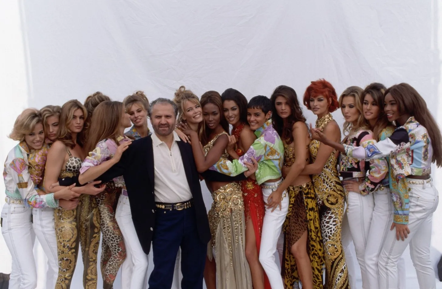 1tentoonstellingen2022versacegm 6 gianni versace and models vittoriano rastelli corbis historical getty images via groninger museum