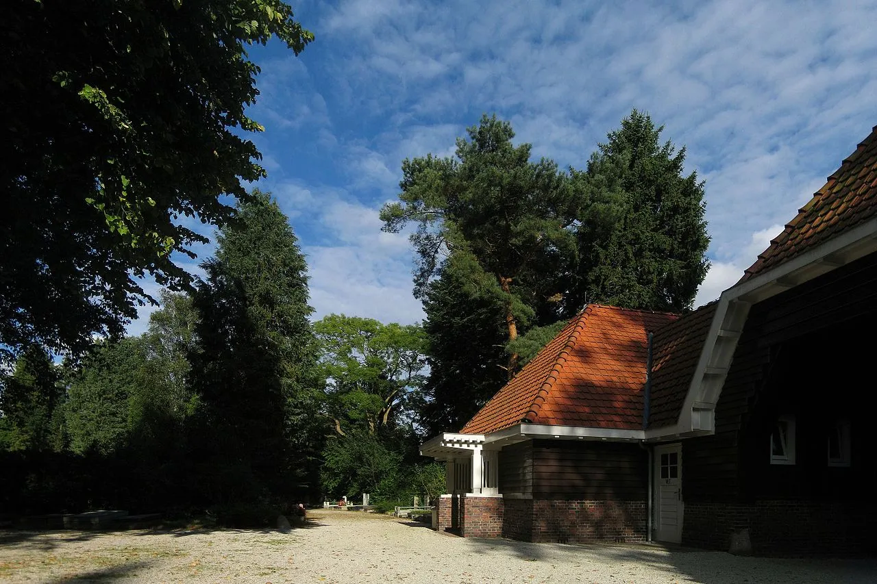20120901 esserweg 20 poortgebouw esserveld groningen nl begraafplaats cc by sa 30 wikipedia commons wutsje