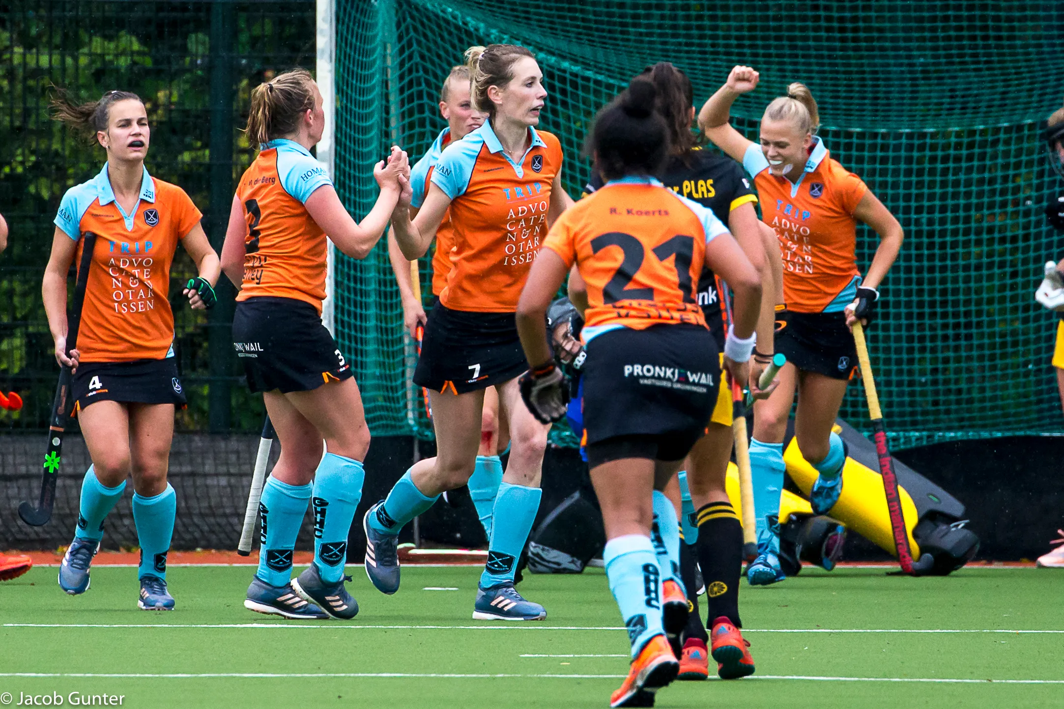 20180923 a16q0729 het doelpunt van willemijn bos wordt gevierd