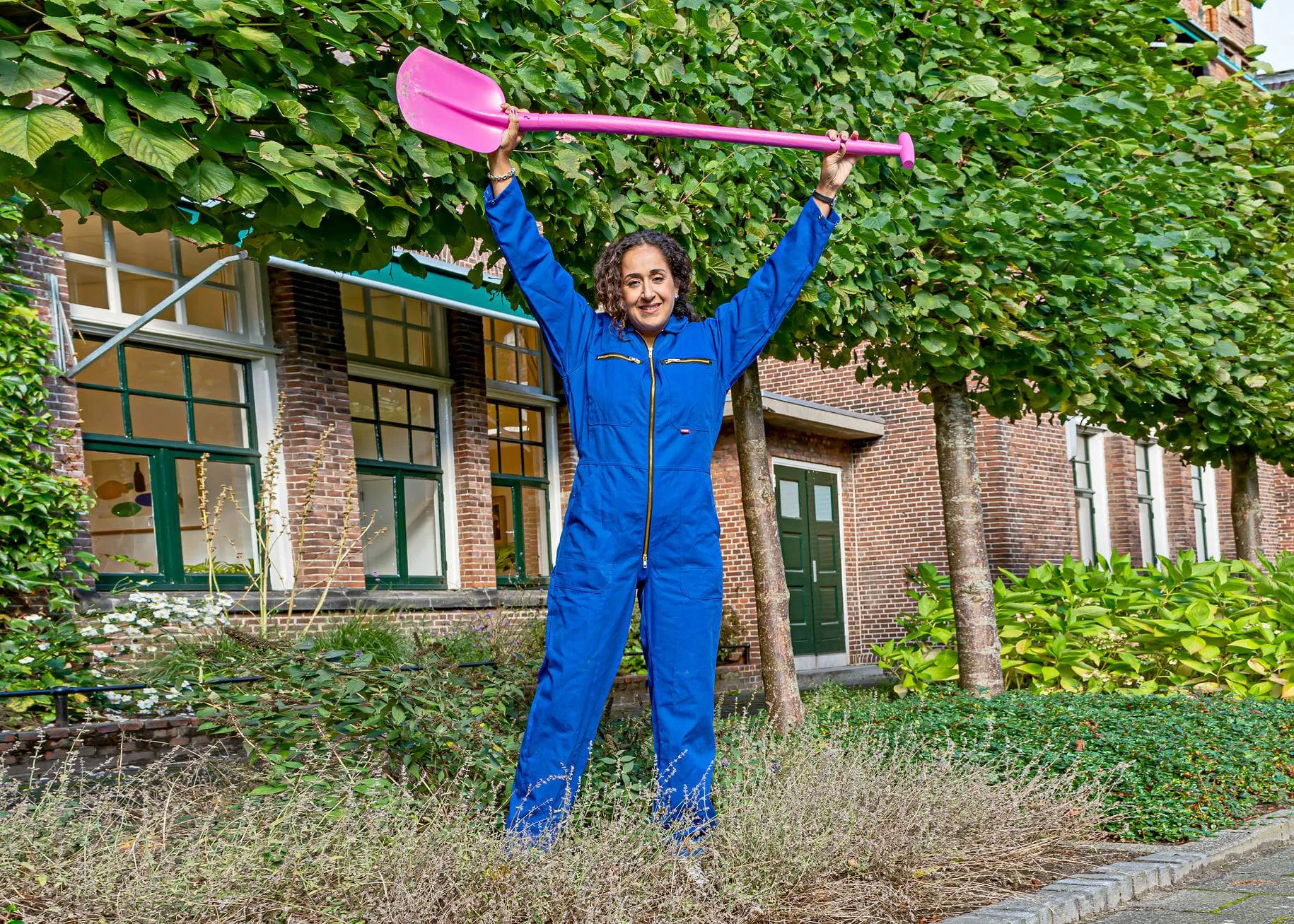 244373850 166329452341722 8220430165507688846 n wethouder chakor tegelwippen gemeente