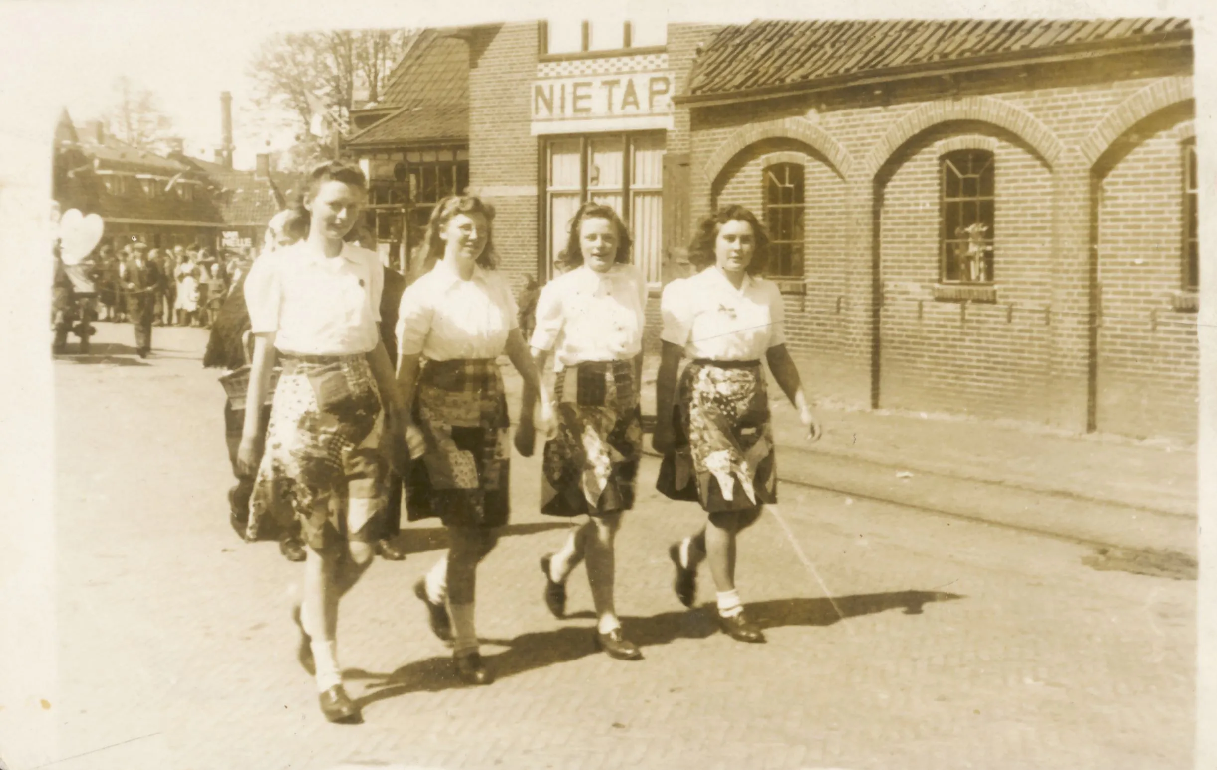 5 bevrijdingsrokken groninger archieven