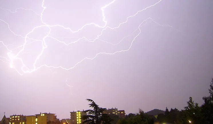 800px bliksem maurice van bruggen onweer cc by sa 30 maurice van bruggen e1500463601546