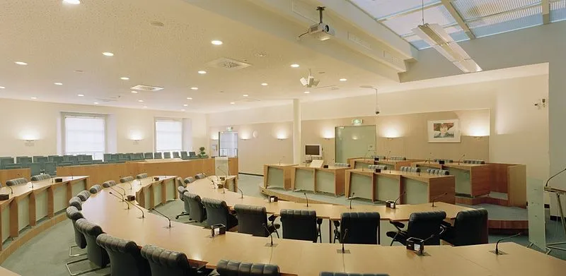 800px interieur overzicht nieuwe raadzaal groningen 20396117 rce cc by sa 30