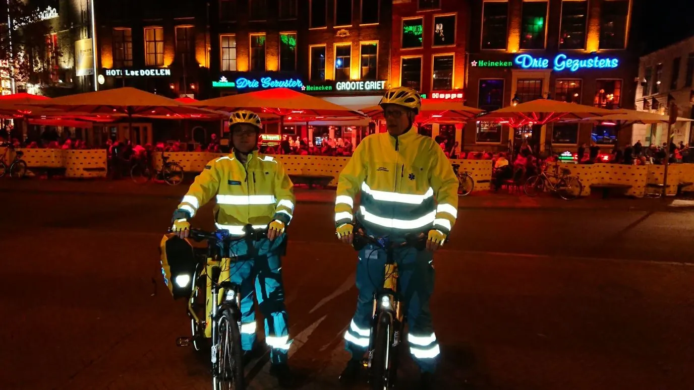 ambulance biketeam tijdens nachtdienst in groningen 1