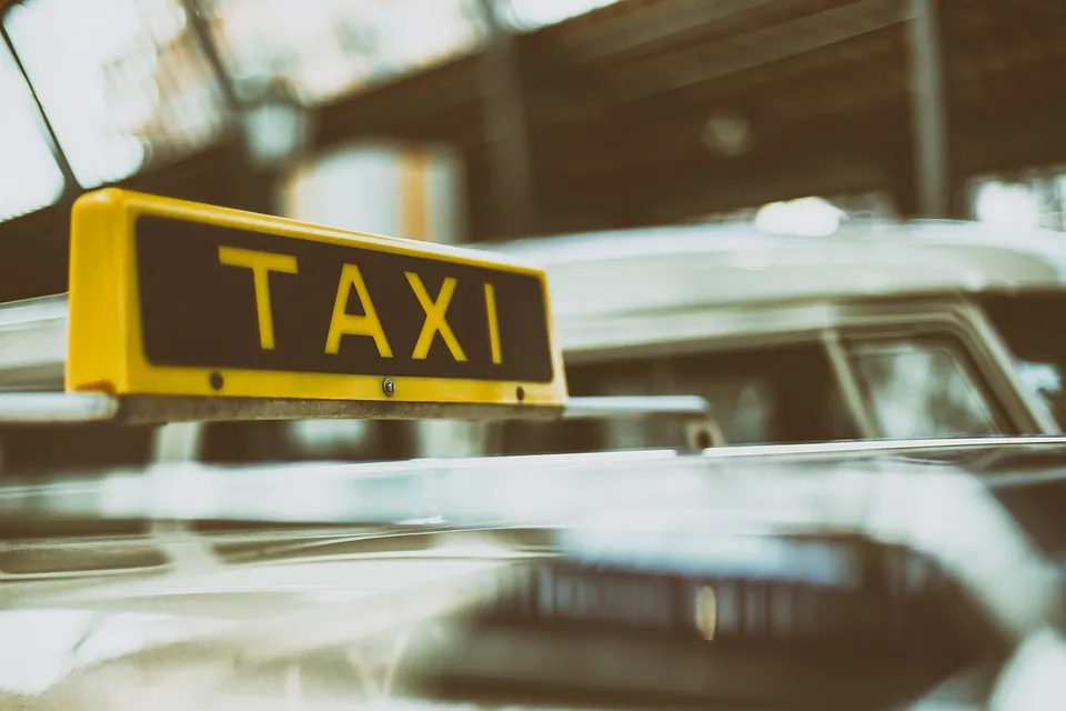 automobile 1845650 960 720 taxi pexels