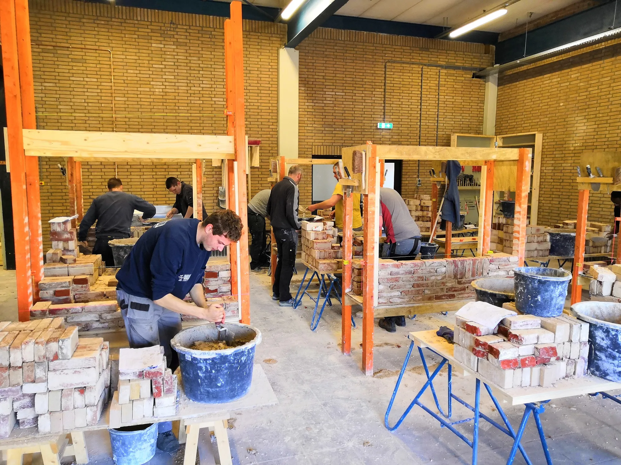 bbl studenten in praktijk en examencentrum bouw infra