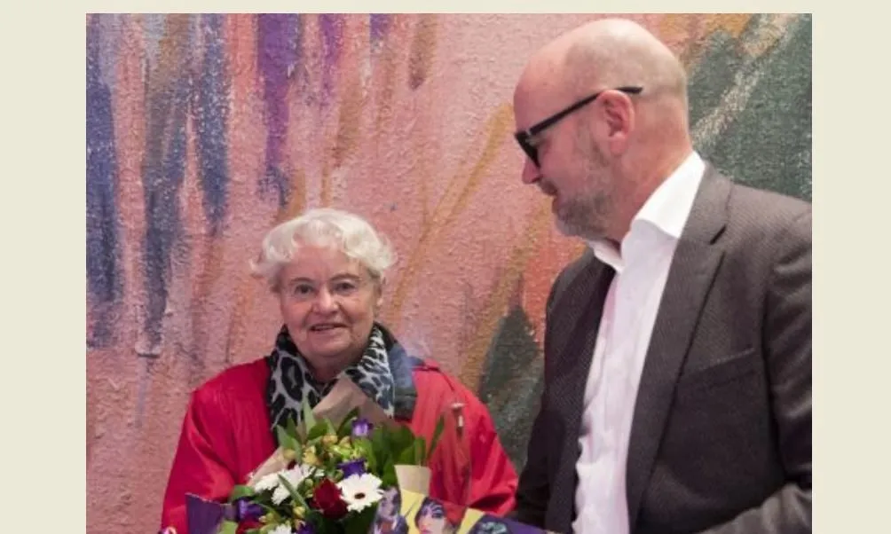 carla beke 73 uit oosterbeek de 200000ste marten de leeuw e1540929891215