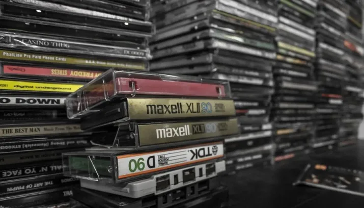 cd muziek pexels photo 11762 large 715x408 publiek domein cc0