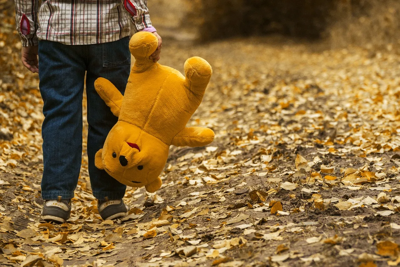 child 1051288 1280