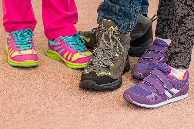 childrens shoes 700069 640