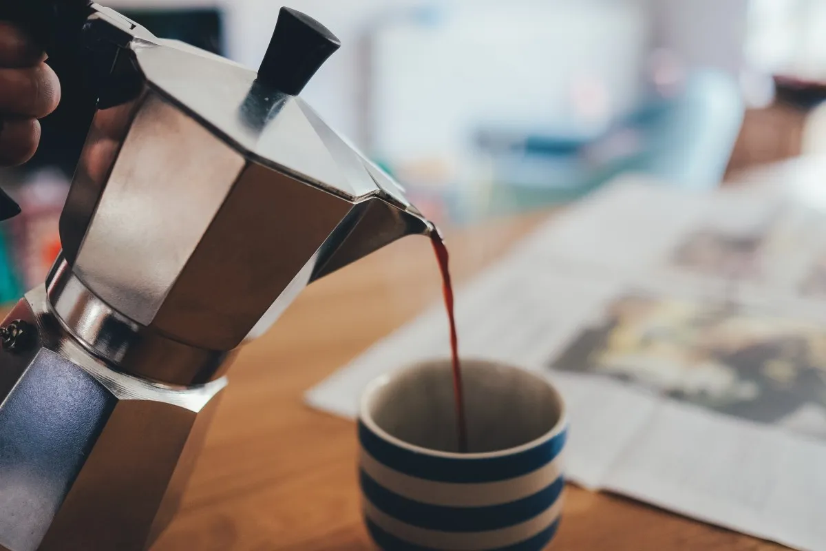 coffee pour pouring cup bialetti espresso morning drink 639998 koffie schenken