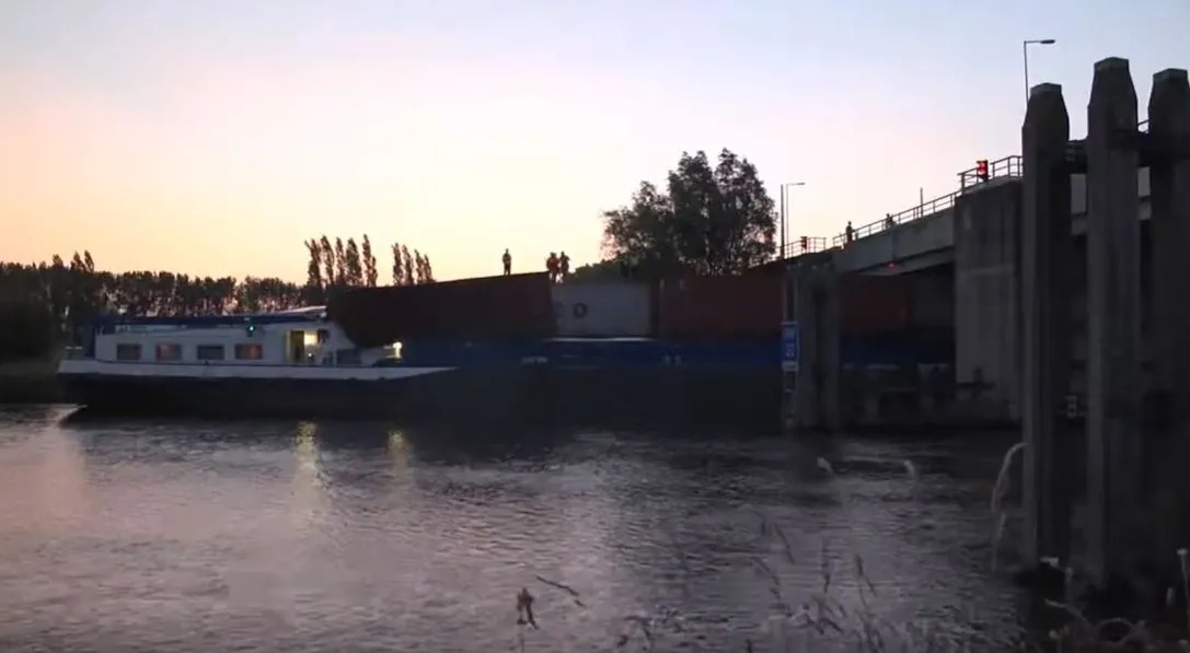 containerschip you tube beeldcitaat the112groningen