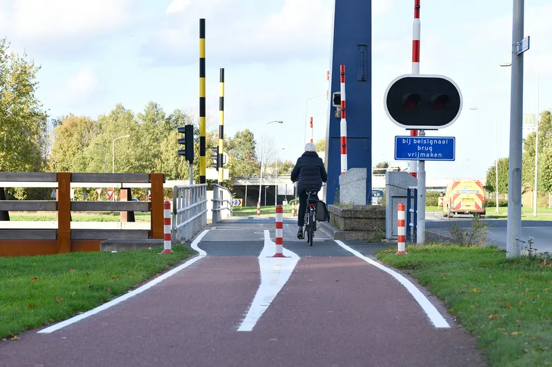 csm nieuwe paaltjes en markering fietspad knijpsbrug a kl 03 11 2022 c4cbc8259a