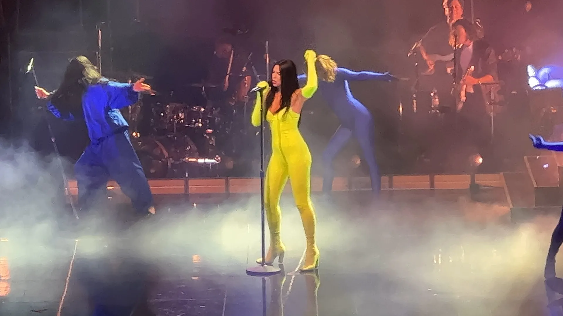 dua lipa target center 3 8 2022 66 cc by 20 wikipedia commons by erintheredmc httpswwwflickrcomphotos7979599 at n0552025095578