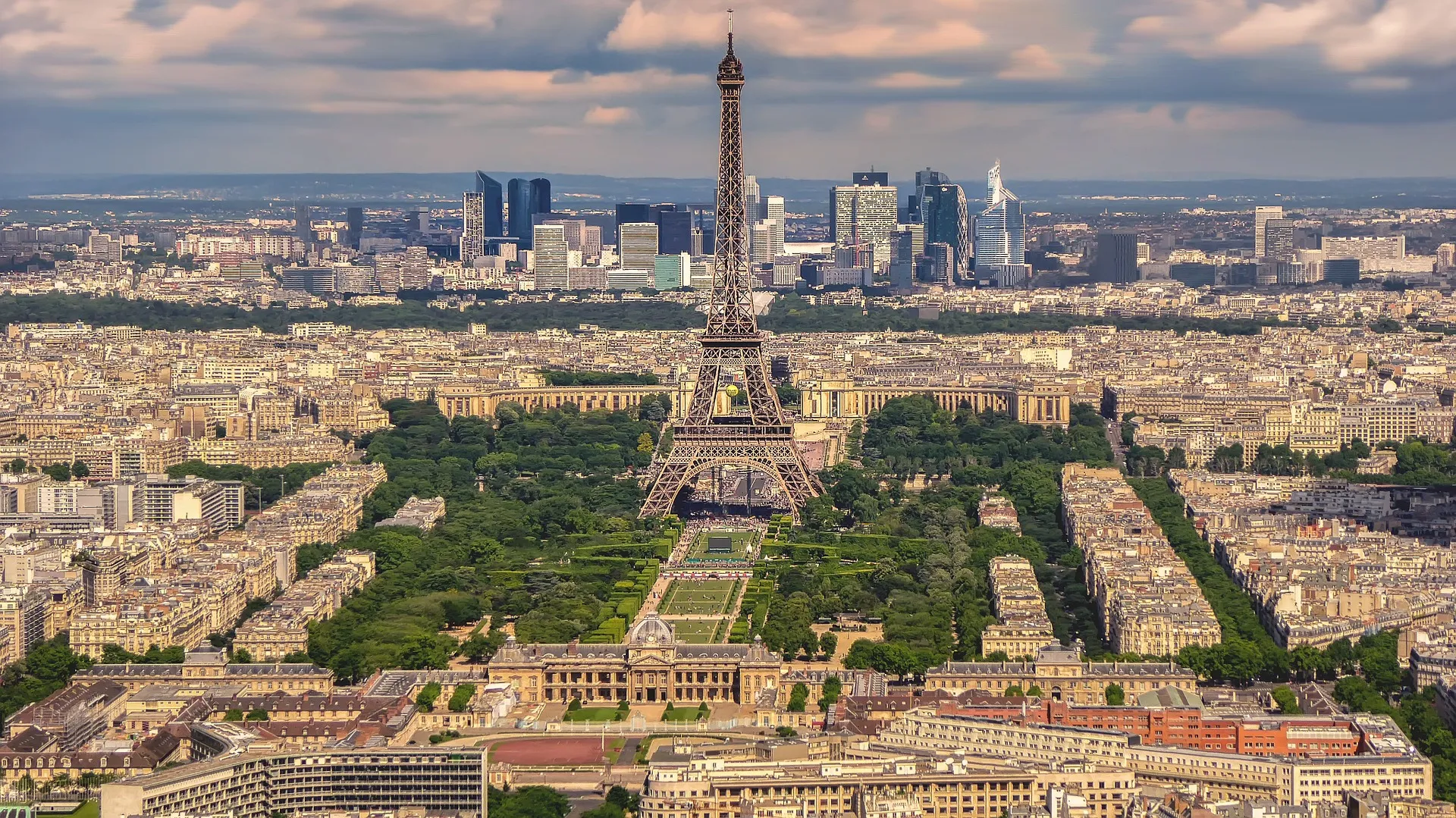 eiffel tower 2000717 1920 eiffeltoren walkerssk via pixabay