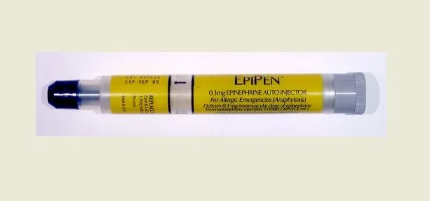 epipen cc by sa 30 wik comm sean william