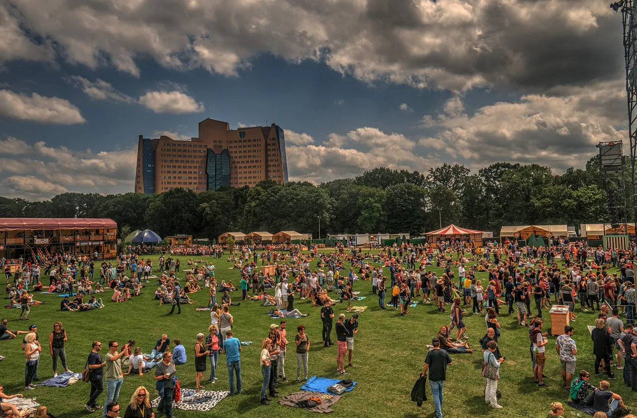 festival 4343521 1920 drafbaan stadspark herb1979 via pixabay 1