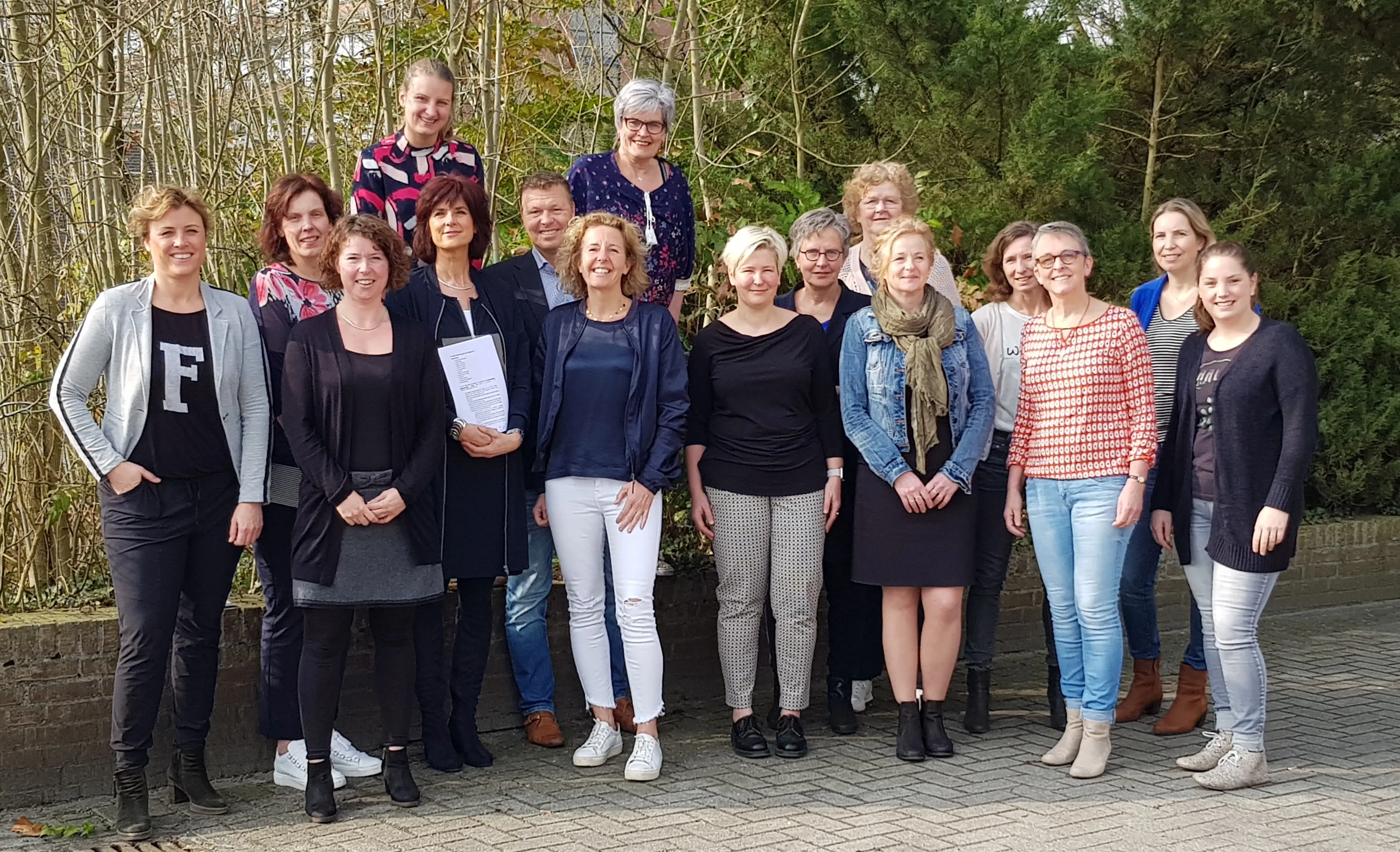 foto ondertekening convenant 10 4 kraamzorg het groene kruis