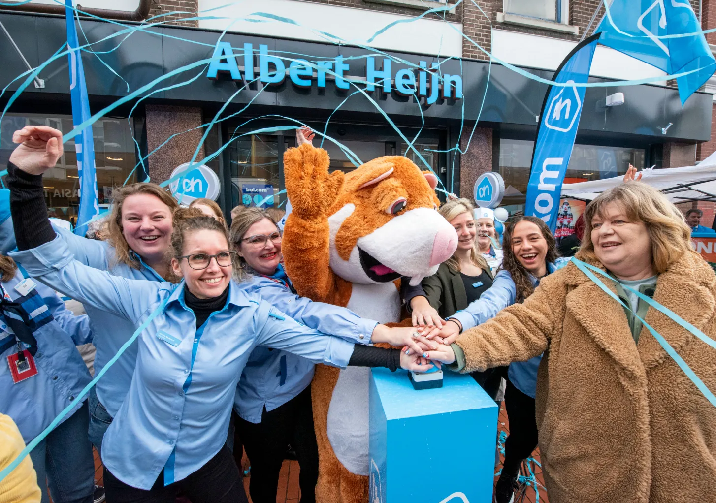 gea kramer heropent albert heijn nieuwe ebbinge 1 albert heijnruben schipper