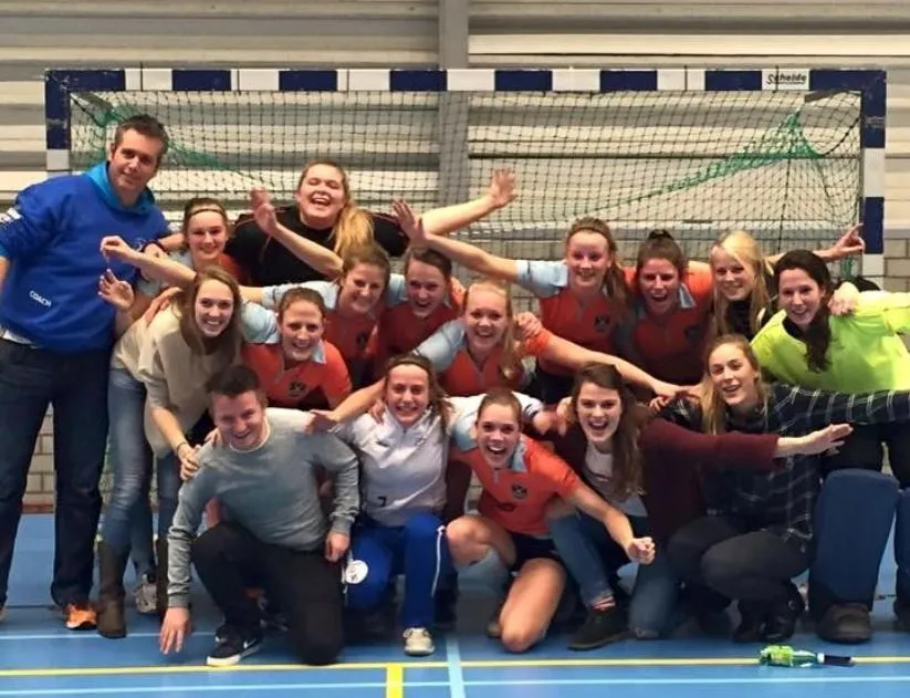 ghhc dames 1 promoveert zaal