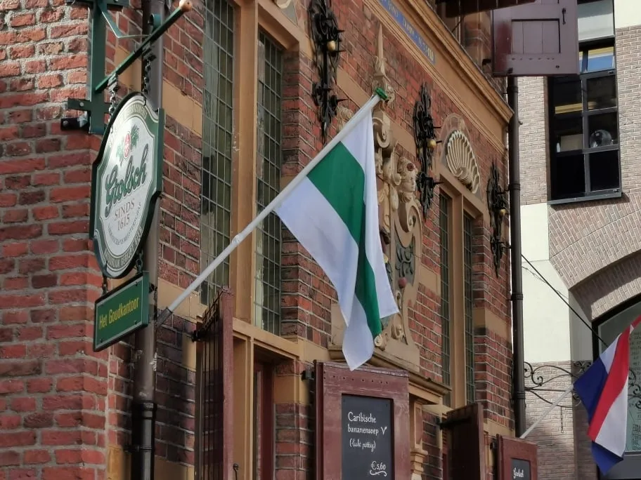 groen witte vlag bommenberend