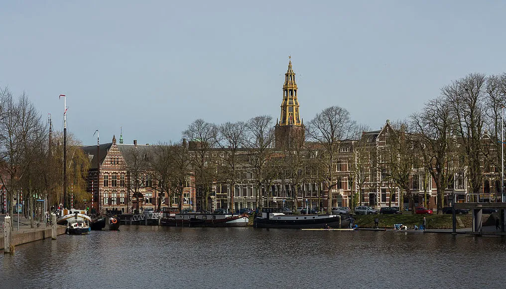 groningen de toren van der aakerk rm18423 vanaf bij de sluis foto7 2015 03 22 1207 cc by sa 40 michielverbeek e1490465892726