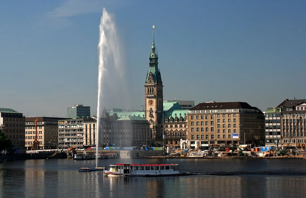 hamburg fountain cc by 20 creative commons flickr lukas from mnchen