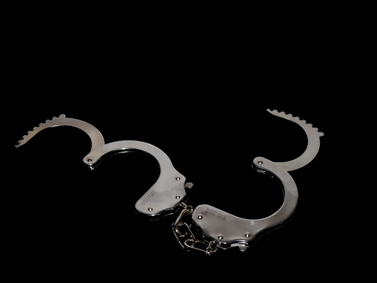 handcuffs 8 black silver caught metal steel chain 670089jpgd handboeien