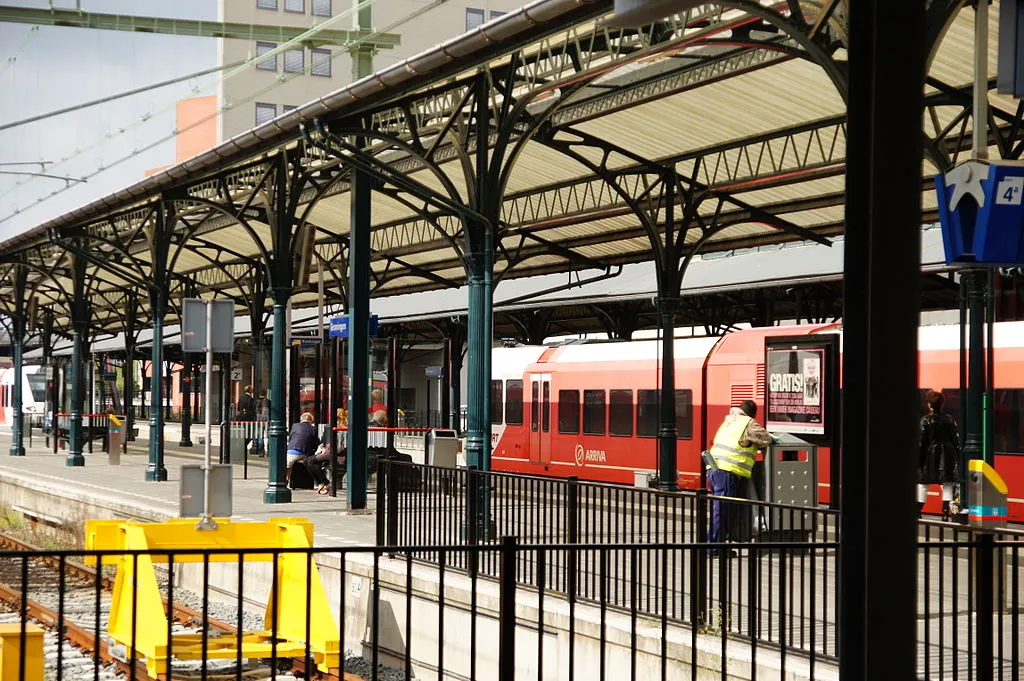 hoofdstation groningen perron 4 cc by 30 wikipedia commons victor van werkhooven1