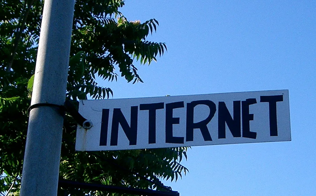 internet cc by sa 25 wikipedia commons cawi2001