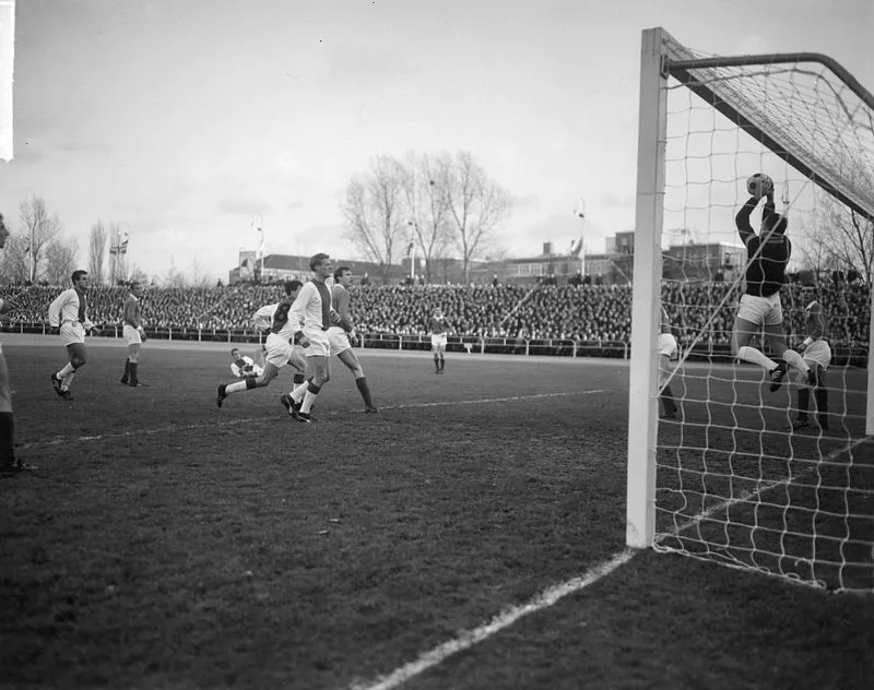johan cruijff cc by 40 joop van bilsen anefo nationaal archief