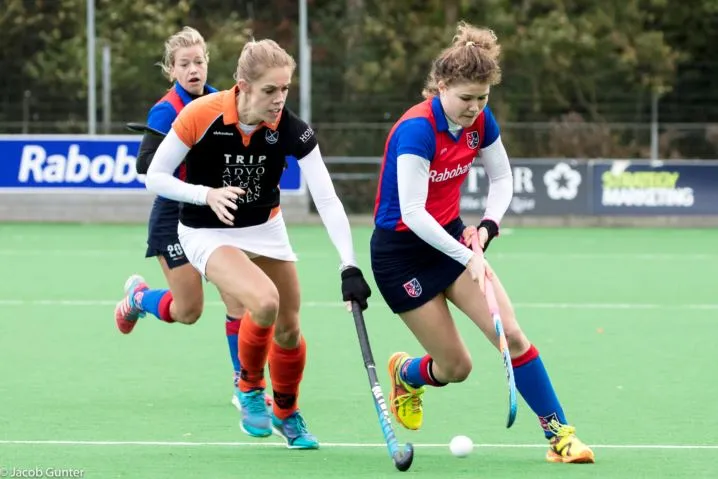 jorien werumeus buning van ghhc heeft haar handen vol aan roos drost van schc29 oktober